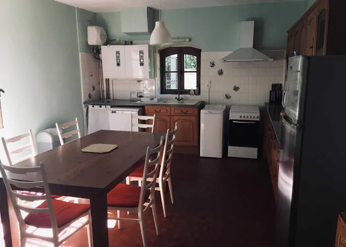 Ancienne Ecole De Moncere Feriehus *